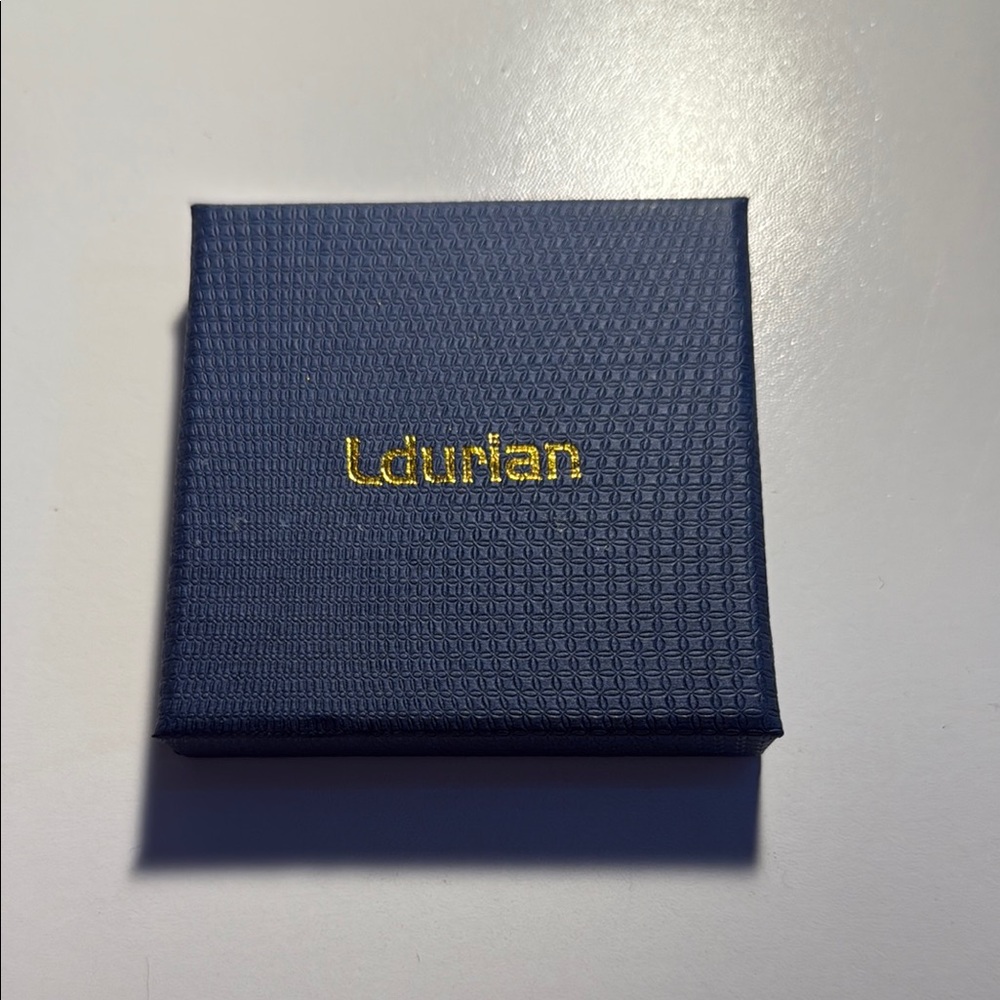 Ldurian letter “C” shaped earrings
